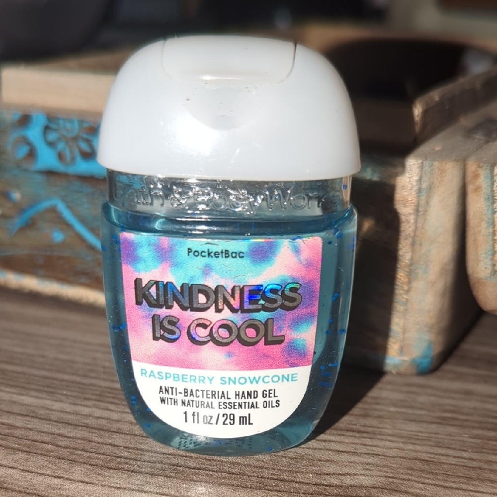Bath & Body Works Blue and White Hand Sanitizer